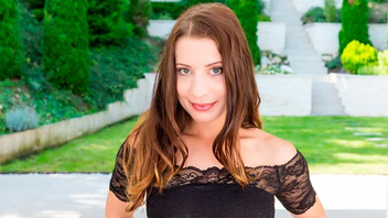 Рыженькая  секси  девушка на  хуе