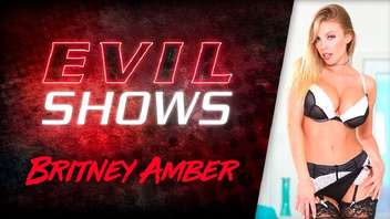 Опытная мамочка Бритни Эмбер (Britney Amber)  тестирует резиновый  хуй