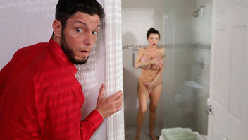 Застукал  милфу Джослин Джеймс (Joslyn James) и отодрал в анал