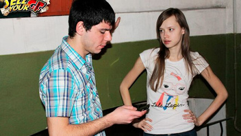 Продает ротик и пилотку своей девки