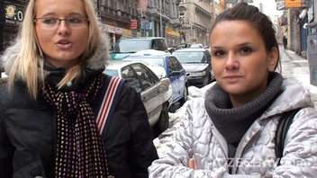 Снимает чешскую девку для минета и прогрева  пизды