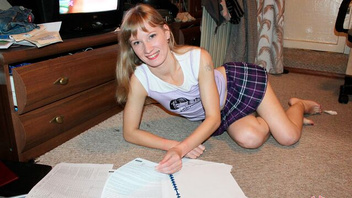 Молоденькая  девушка Соня (Sonja) не против любительской  ебли