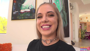 Рвет подстилку в анальный заход, Лана (Lana Analise)