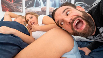 Сильно хотят жариться втроем, хуй и сиськастые  телочки