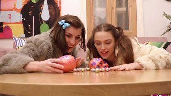 Эти девки хотят лизать и ласкать  письки