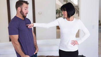 Сисястая милфа Вероника Авлув (Veronica Avluv) принимает в рот и  анал