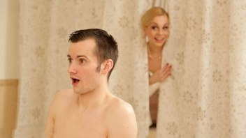 Подмылась  и захотела жестко получить в  жопу