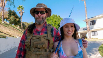 Отчим учит падчерицу ебаться, Миа Мур  (Mia Moore)