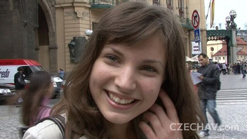 Соглашается с ним  поебаться