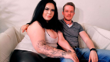 Жирная  брюнетка  для его  хуя