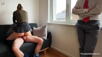 Куколд  смотрит как другой долбит его молодую жену