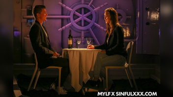 Их  мокрая ебля, сучка Наоми  (Naomi Bennet)