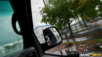 Дырочки грудастой телки созданы для его члена