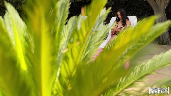 Миловидная девка хочет хуй, Вега (Dania Vega)