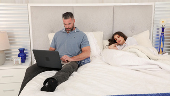 Проверяют красавицу двумя  хуями, Мэдди Мэй (Maddy May)