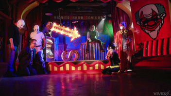 Джокер трахает телку в костюме Бэтмена, Пенни Пакс (Penny Pax)