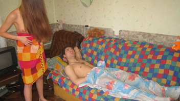 Приходит  к нему для качественного секса