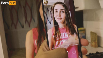 Дарит его члену отличный отсос