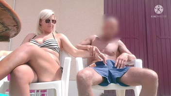 Ручкой  дрочит ему хер, разврат от  грудастой