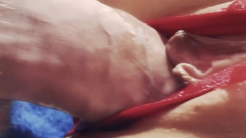 Крупным планом снимает еблю в пизду