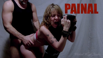 Грубый  здоровяк жестко  поимел девку в  жопу