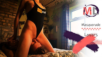 Мощно  села ему киской на лицо