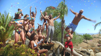 Звезды  порно отдыхают и круто  ебутся