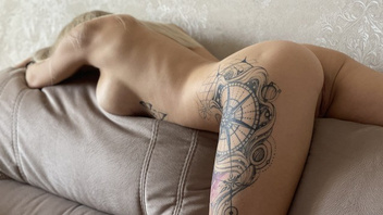 Сисястая девка стонет от секса