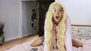 Негр  здоровяк устроил для милой белой  девки отличную  еблю