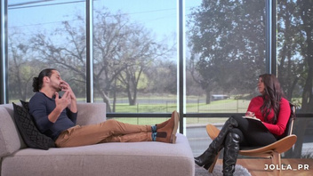 Мужик трахается со своим грудастым психологом