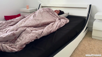 Устроила  мастурбацию  пилотки, Кайли (Kylie Rocket)