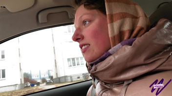 Греет молодую худышку жарким сексом