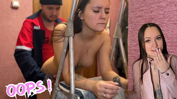 Телочка изменщица получает по дырке