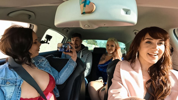 Ебенит  шкуру в машине и рядом