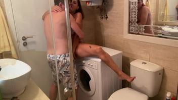 Пузатый мужичок  затрахал свою бабу