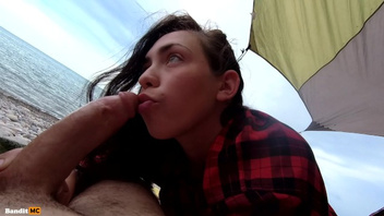 Чувственный секс пары на пляже