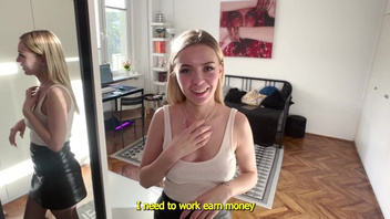 Членом надавал молодой девушке  по дырам