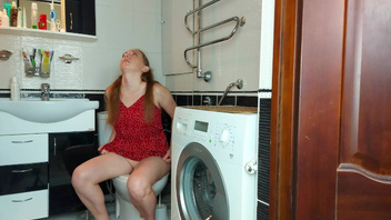 Помог давалке отличной еблей