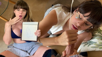 Красотка  подрочила крепкий  болт мужику