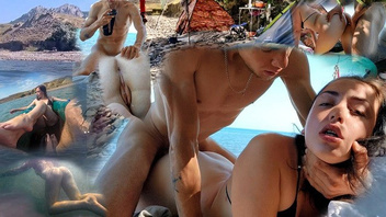 На пляже  нудистов долблю  свою шлюшку