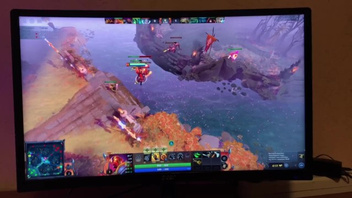 Залезла под стол и пососала мне хуй