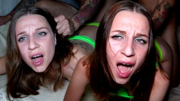 Жестко  потрахал брюнетку,  которая громко стонала