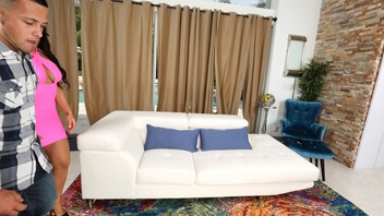 Пышногрудая самка приняла на ротик и по пизде