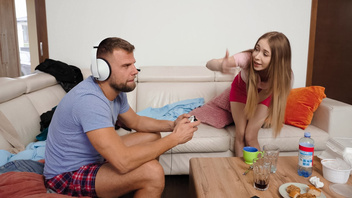 Тощая крошка для здорового хуя