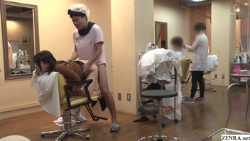 На рабочем  месте выебал  девку рачком