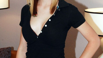 Долбит блондиночку  и снимает порнушку