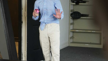 Разминает сексом классную шикарную телочку