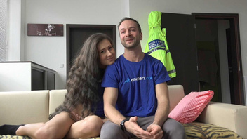 Милая брюнетка  круто ебенится