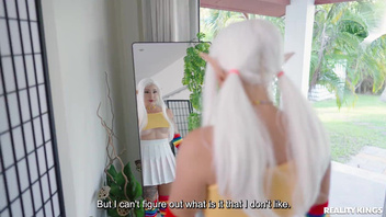 Милашка  нарядилась для отличной  ебли