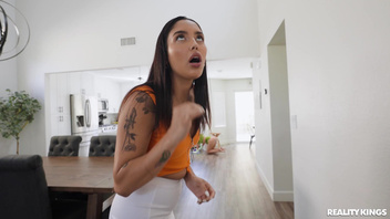 Мамка и молодка в горячих лесби утехах